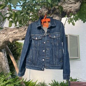 Levi’s Women's Blue Denim Trucker Jacket | Size Medium